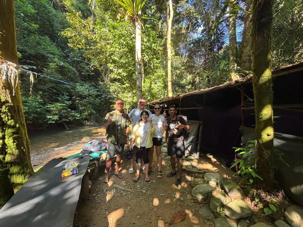 Sama Sama Homestay & Trekking Only Stay Here Book Trekking And Transport With Us بوكيت لاوانج المظهر الخارجي الصورة