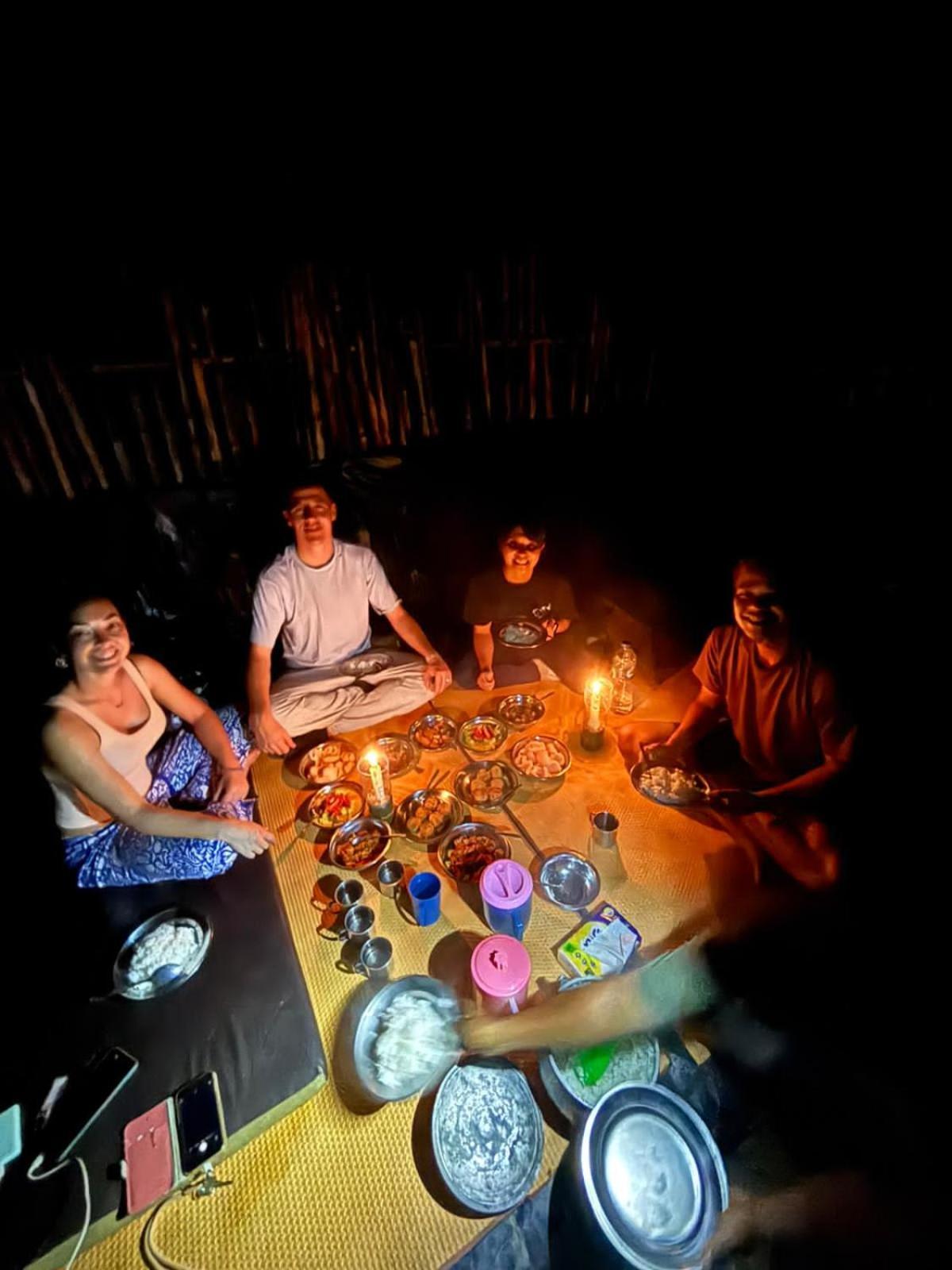 Sama Sama Homestay & Trekking Only Stay Here Book Trekking And Transport With Us بوكيت لاوانج المظهر الخارجي الصورة