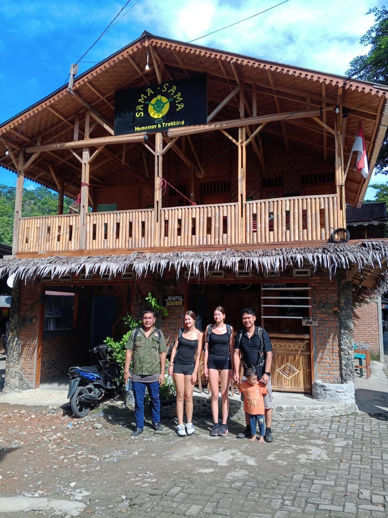 Sama Sama Homestay & Trekking Only Stay Here Book Trekking And Transport With Us بوكيت لاوانج المظهر الخارجي الصورة