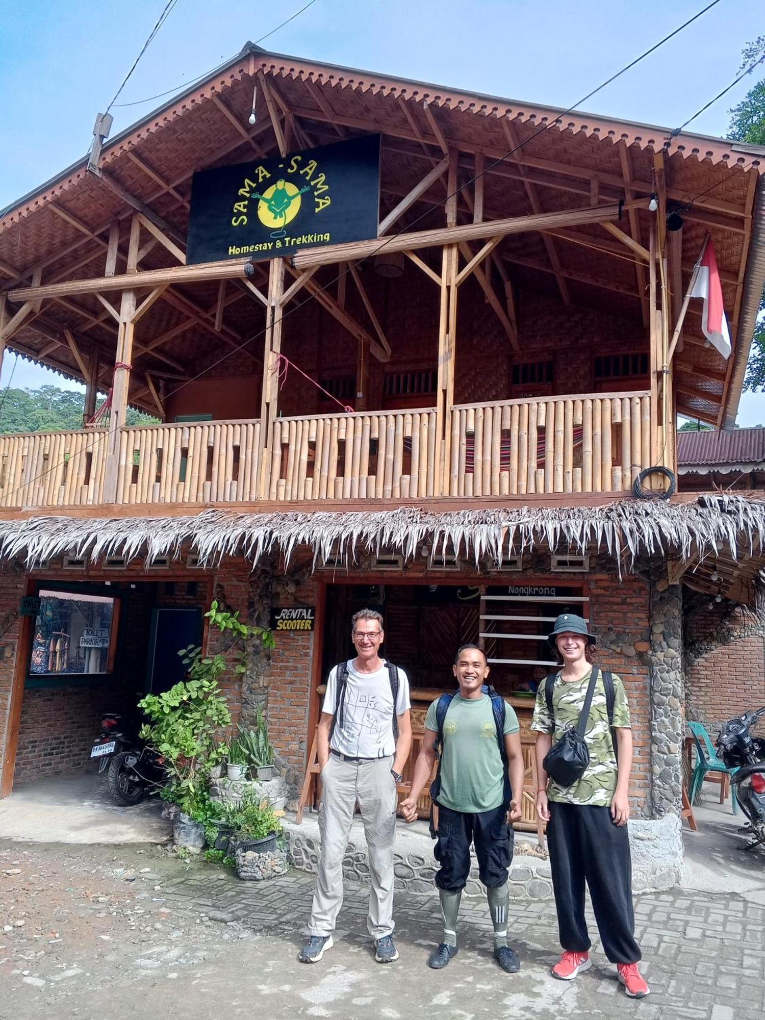 Sama Sama Homestay & Trekking Only Stay Here Book Trekking And Transport With Us بوكيت لاوانج المظهر الخارجي الصورة
